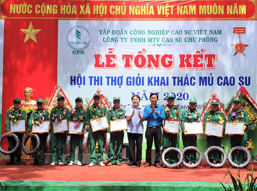 Cao su Chư Prông: 8 thợ giỏi đạt điểm tuyệt đối