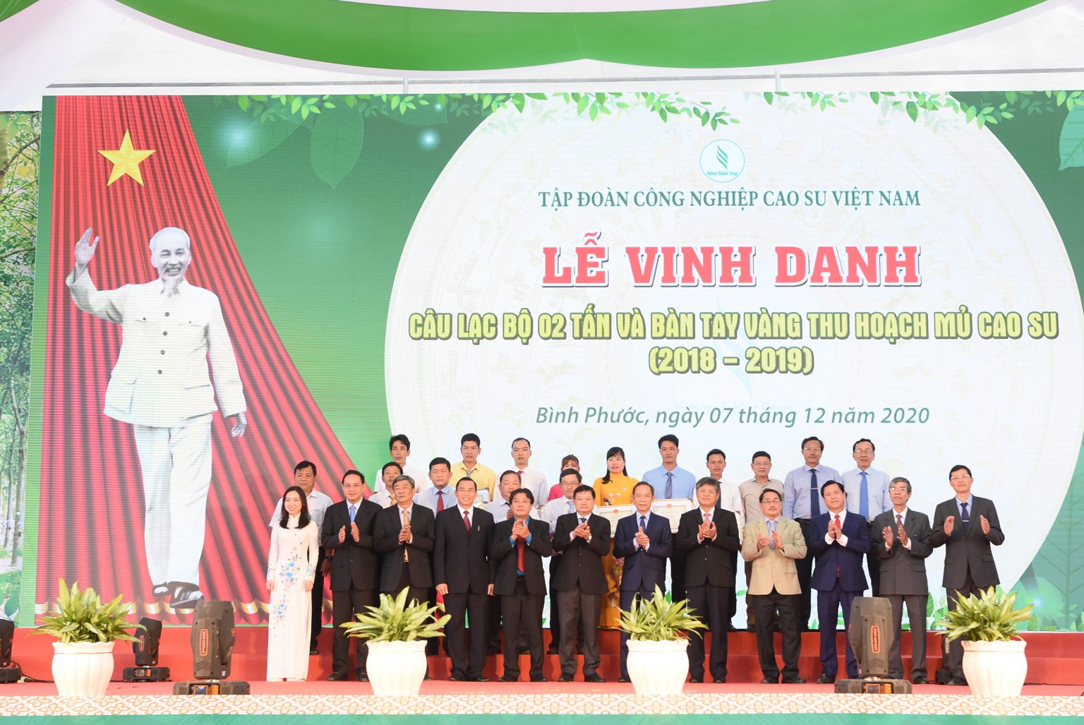 Vinh danh 11 Công ty – 70 Nông trường 2 tấn và 8 tổ 3 tấn/ha