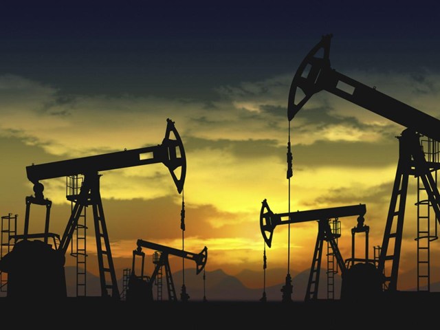 TT năng lượng TG ngày 17/4: Giá dầu Brent tăng gần 3%, khí tự nhiên tăng 5%