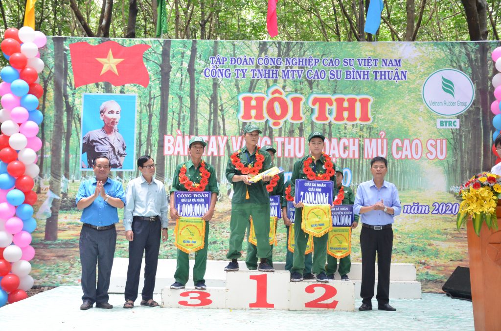 Thuận Đức nhất tập thể và cá nhân Bàn tay vàng Cao su Bình Thuận