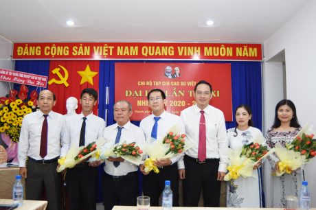 Đồng chí Trần Văn Hậu giữ chức Bí thư Chi bộ Tạp chí Cao su VN