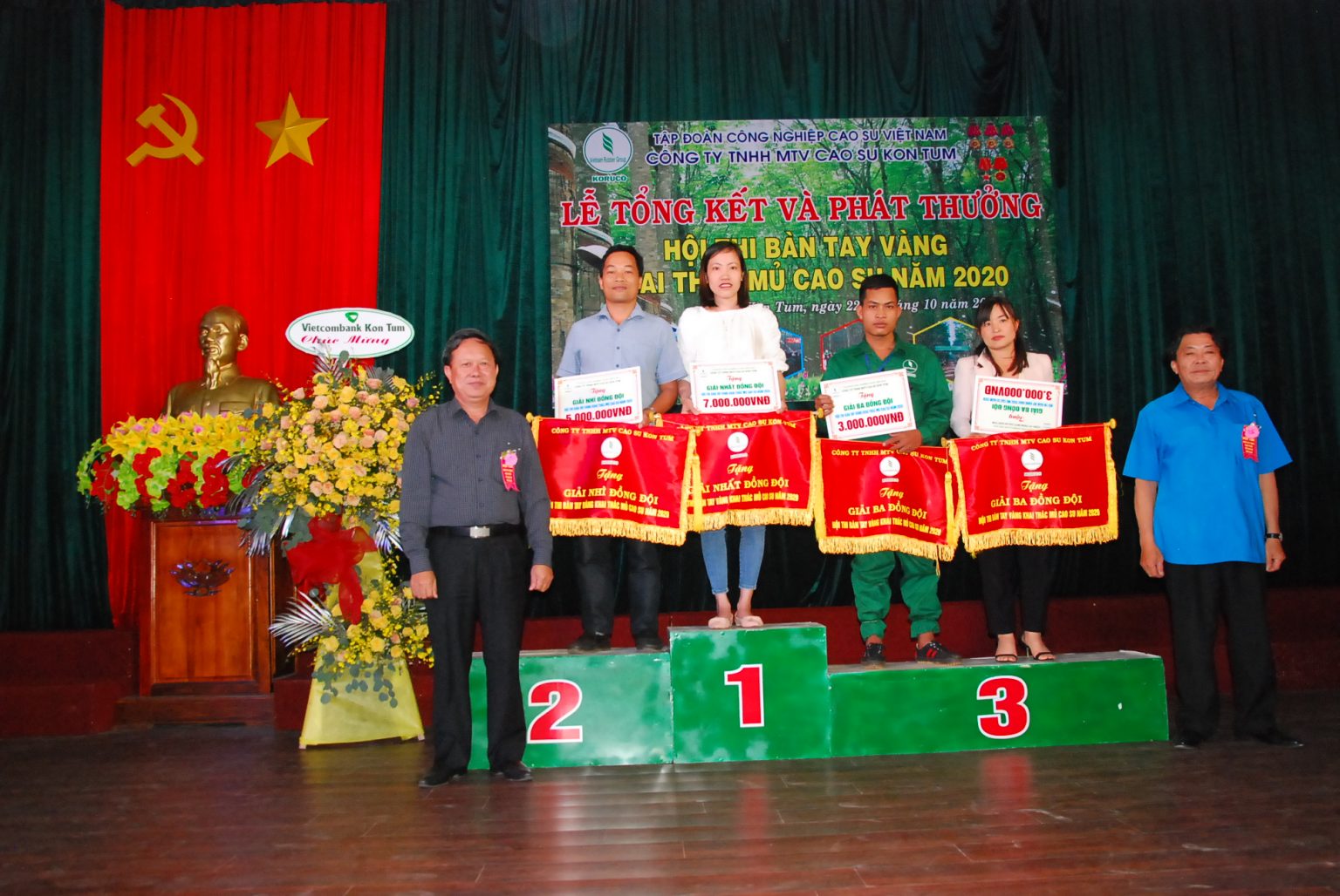 Võ Chí Trân giành Bàn tay vàng Cao su Kon Tum