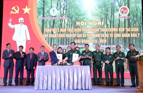 VRG – Quân khu 7: Mối quan hệ gắn bó sâu nặng nghĩa tình