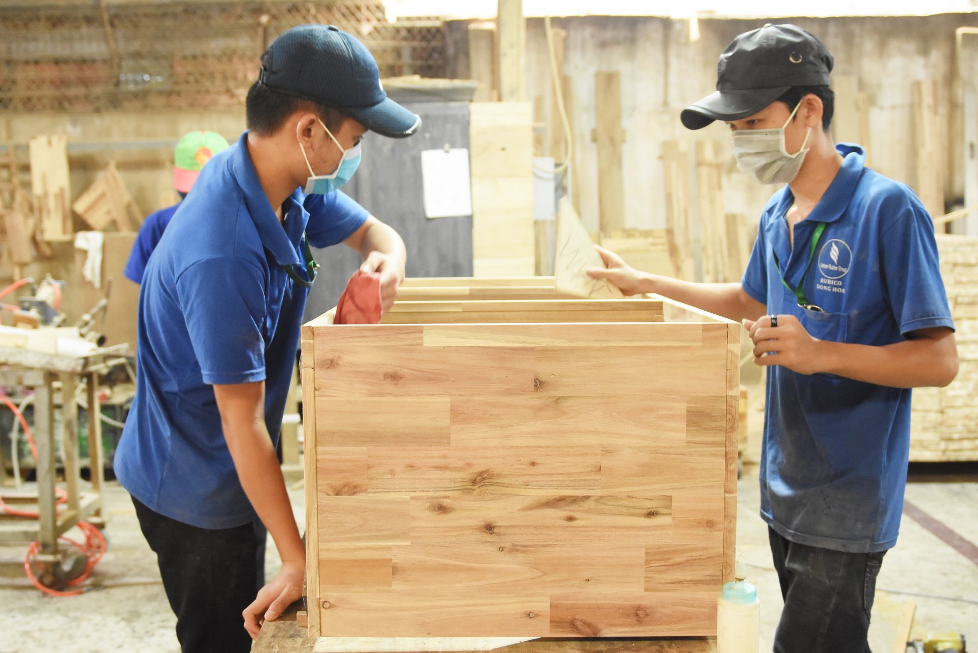Rubico đẩy mạnh sản xuất đồ gỗ nội thất giả cổ