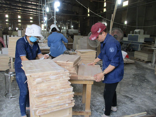 Ngành gỗ miệt mài xuất khẩu 