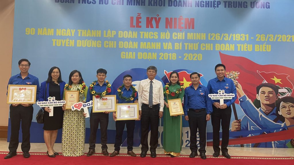 2 chi đoàn và 3 bí thư chi đoàn trực thuộc ĐTN VRG được tuyên dương