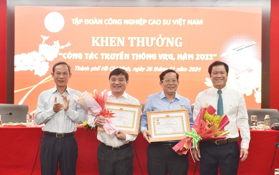 VRG họp mặt báo chí và họp mặt cán bộ hưu trí mừng xuân Giáp Thìn