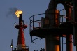 Giá dầu đi lên do tin đồn Nga "bắt tay" OPEC hạ sản lượng