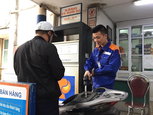 Việt Nam đang giảm mạnh nhập khẩu xăng dầu