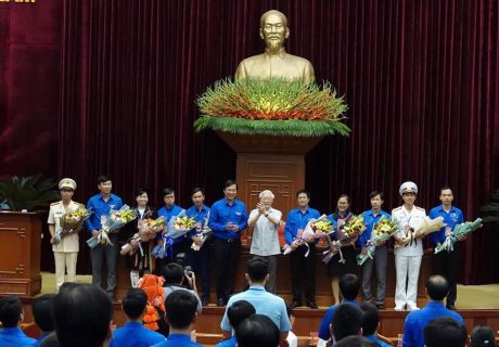 Đảng viên trẻ Mai Duy Tuấn được Tổng bí thư, Chủ tịch nước tặng hoa chúc mừng