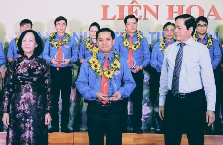 2 thanh niên VRG được tuyên dương Thanh niên tiên tiến làm theo lời Bác