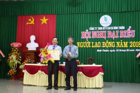 Cao su Bình Thuận khen thưởng hơn 3,6 tỷ đồng cho người lao động
