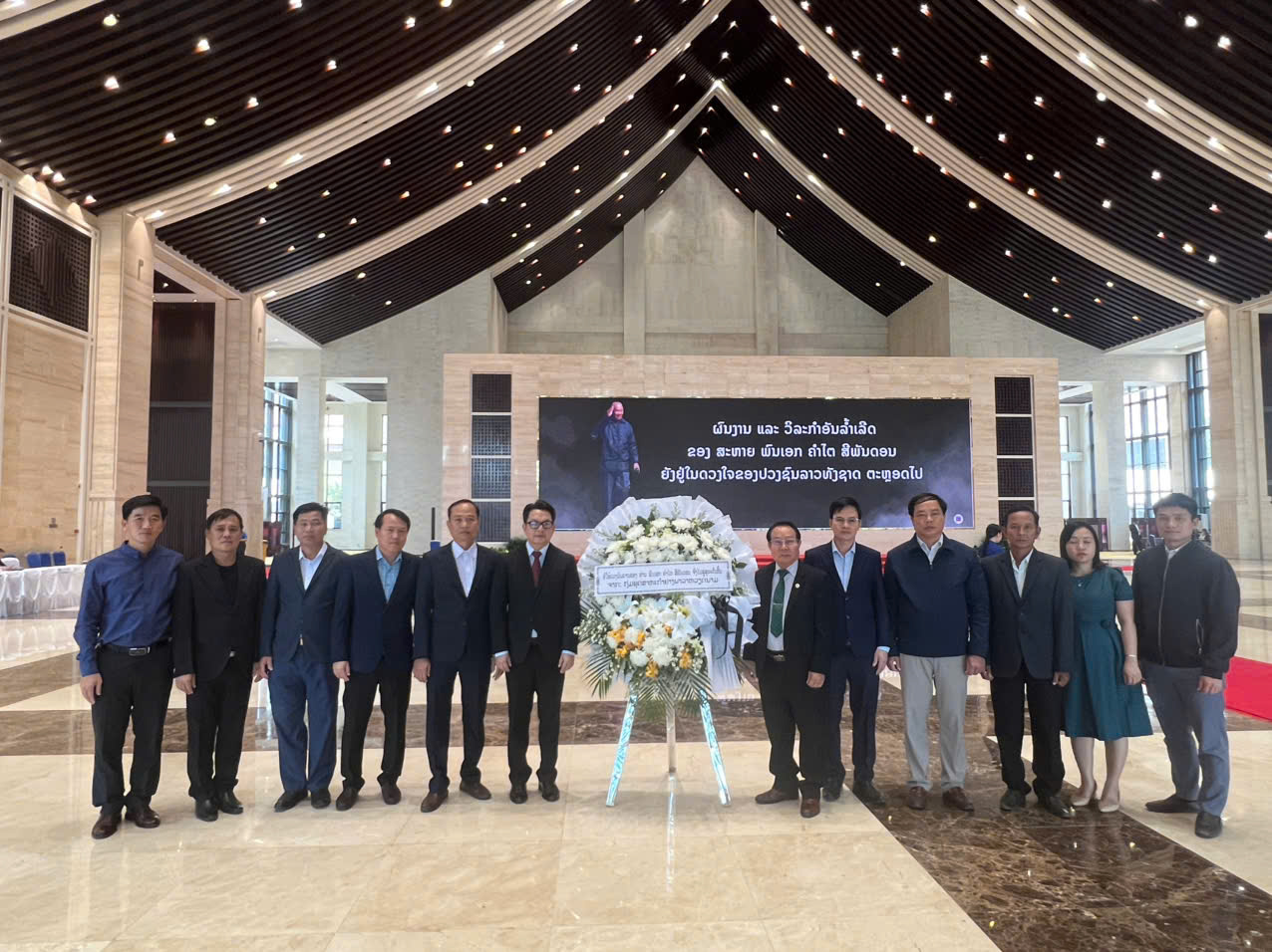 Đoàn công tác VRG viếng nguyên Chủ tịch Đảng, Chủ tịch nước Lào Khamtay Siphandone 
