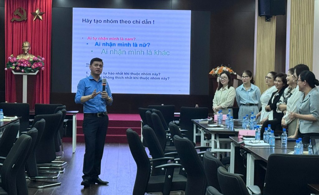 VRG tập huấn bình đẳng giới: Tăng cường nội lực phát triển bền vững